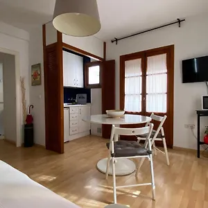 aloja-sevilla-apartamento-en-calle-lagar-centro.es-andalucia.com/